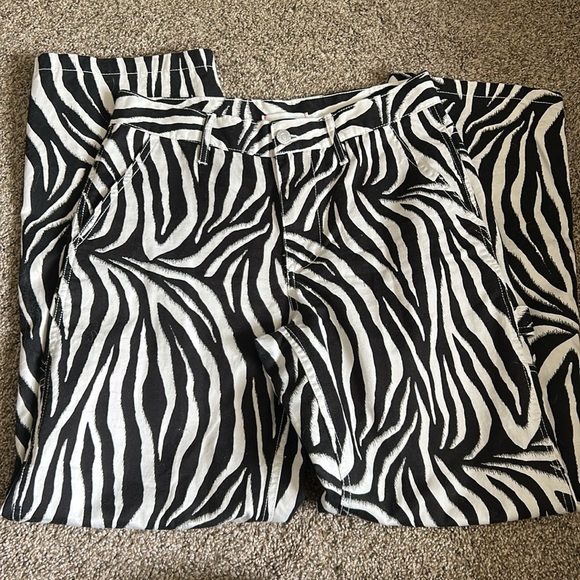 BDG Zebra Print Cargo Pants - Picture 3 of 4
